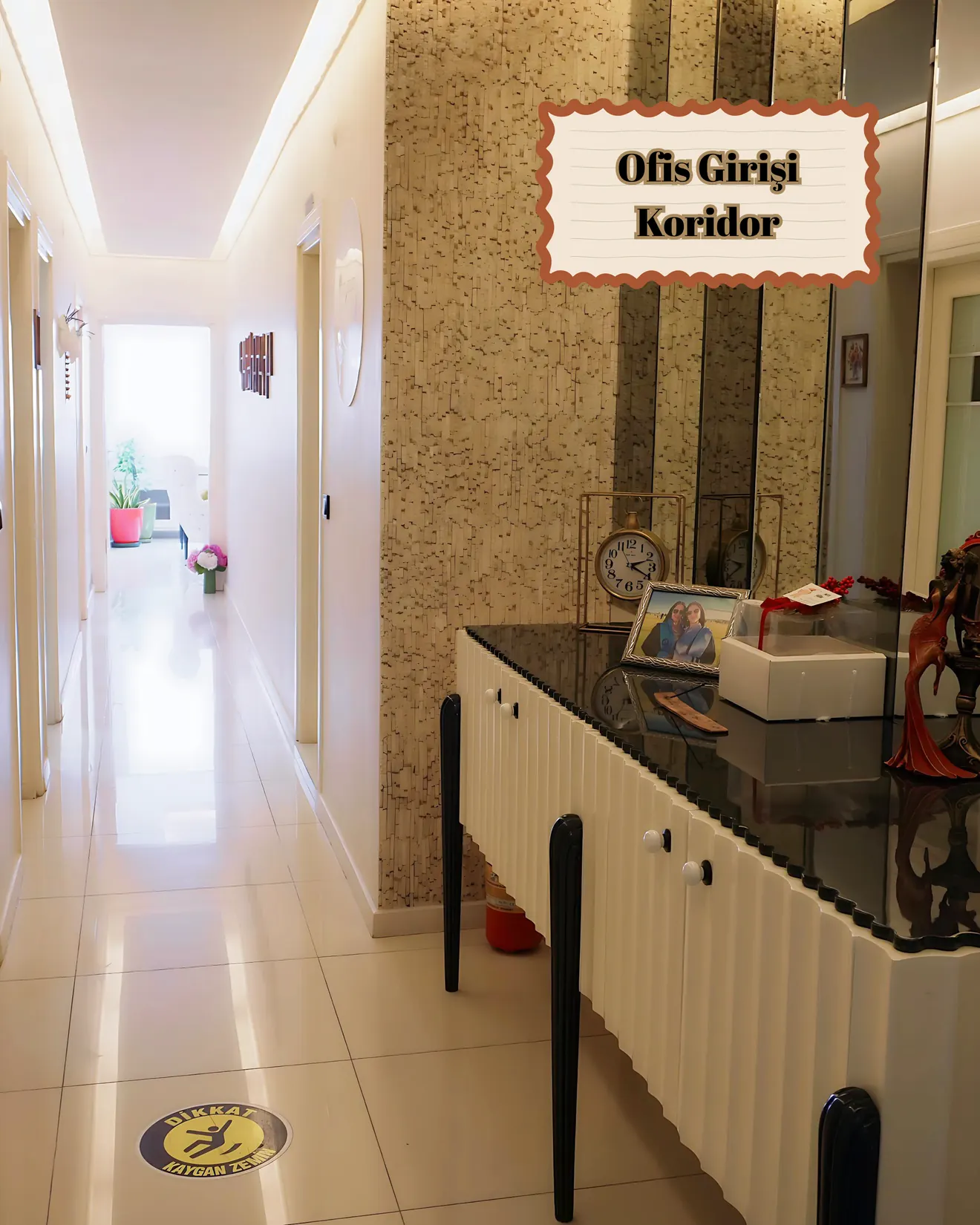 Fit Berry ofis girişi ve koridoru